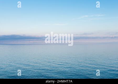 Herrliche Farben des Mittelmeers. Italien. Ligurische Küste des Meeres. Stockfoto