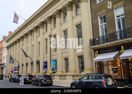 10. Februar 2022. Die Colonnaded Royal Institution in der 21 Albemarle Street, Mayfair, London Stockfoto