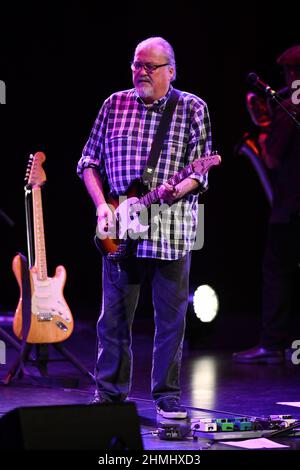 FORT LAUDERDALE, FL - 09. FEBRUAR: Los Lobos tritt im Parker auf, zusammen mit der Veröffentlichung ihres neuen Albums Native Sons am 9. Februar 2022 in Fort Lauderdale, Florida. Kredit: mpi04/MediaPunch Stockfoto