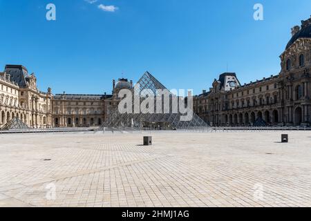 Verlassenes Musée du Louvre während der Sperrung der Pandemie von Covid-19 - Paris Stockfoto