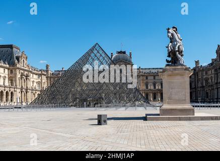 Verlassenes Musée du Louvre während der Sperrung der Pandemie von Covid-19 - Paris Stockfoto