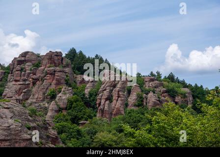 Die Belogradchik Felsen sind eine Gruppe von seltsam geformten Sandstein- und Konglomeratgesteinsformationen im Nordwesten Bulgariens. Stockfoto