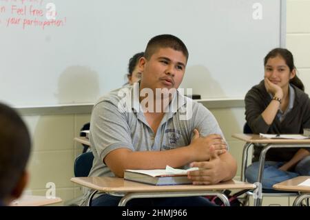 Hidalgo, Texas USA, 26. Februar 2007: Hidalgo High School World Geography Classroom mit Schülern, die an einer Diskussionsgruppe teilnehmen. ©Bob Daemmrich Stockfoto