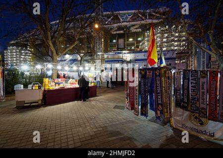 Madrid, Spanien. 06th. Februar 2022. Umgebung des Fußballstadions Santiago Bernabeu an einem Spielnachmittag Stockfoto