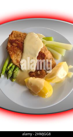 Weißer Spargel mit Schinken und Kartoffeln Stockfoto