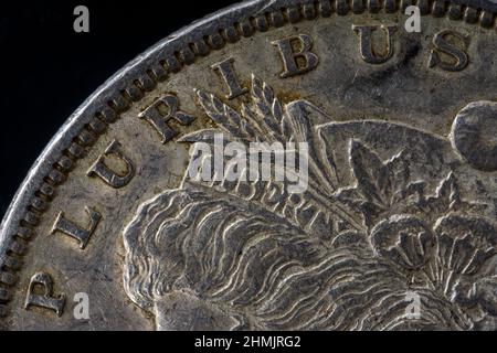 Detail Makroaufnahme von Liberty Morgan Dollar Pluribus Liberty Schwarz Hintergrund Stockfoto