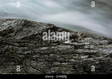 Der Riale di Moleno, ein malerischer und ungebändigter Bergbach im Tessin, Schweiz Stockfoto