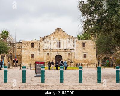 Texas, FEB 2 2022 - Bewölkter Blick auf die Alamo Stockfoto