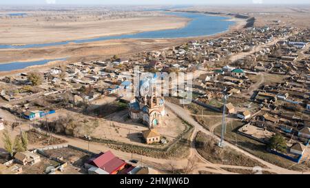 Das Dorf Prishib in der Oblast Astrachan. Blick aus der Höhe. Hochwertige Fotos Stockfoto