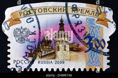 RUSSLAND - UM 2009: Eine in Russland gedruckte Briefmarke zeigt den Rostov Kreml, ein nationales Museumsreservat in Rostov, Region Jaroslavi in der russischen Fede Stockfoto