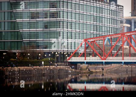 BUPA £65m Hauptsitz in Salford, Erie Basin, Teil des Manchester Ship Canal, und Detroit Bridge Stockfoto