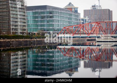 BUPA £65m Hauptsitz in Salford, Erie Basin, Teil des Manchester Ship Canal, und Detroit Bridge Stockfoto