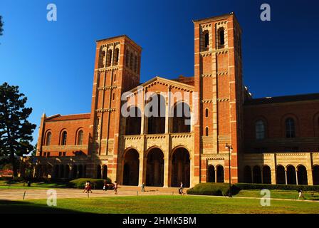 Auf dem Campus der UCLA in Westwood, Kalifornien, in der Nähe von Los Angeles, befindet sich die Royce Hall, ein historisches Auditorium an der College-Universität Stockfoto