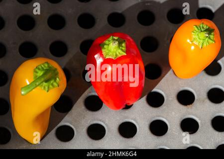 Three Sweet Mini Peppers von oben - Eine köstliche und nahrhafte Option Stockfoto
