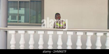 Ihr Lieben, Namoradeira, Statue am Fenster, Alto Rio Doce, Minas Gerais, Brasilien Stockfoto