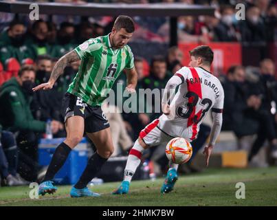 Madrid, Spanien. 09th. Februar 2022. Copa del Rey Halbfinale erste Runde Spiel: Rayo Vallecano gegen Betis im Vallecas Stadium. Madrid February 09, 2022 Partido de ida de la Semifinal de la Copa del Rey: Rayo Vallecano vs Betis en el Estadio de Vallecas, Madrid 09 de Febrero de 2022 900/Cordon Presseinformation: CORDON PRESS/Alamy Live News Stockfoto