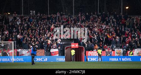 9th. februar 2022; Estadio de Vallecas, Madrid, Spanien; Männer Copa del Rey, Rayo Vallecano gegen Real Betis Balompie; Bukaneros Rayo Fans 900/Cordon Presseinformation: CORDON PRESS/Alamy Live News Stockfoto