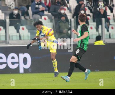 Turin, Italien. 10th. Februar 2022. Juan Cuadrado vom FC Juventus während des italienischen Pokals Coppa Italia, des Viertelfinalspiels zwischen Juventus und Sassuolo am 10. Februar 2022 im Allianz-Stadion in Turin, Italien - Foto Nderim Kaceli/DPPI Credit: DPPI Media/Alamy Live News Stockfoto