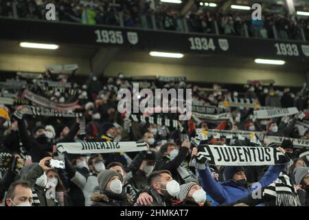 Turin, Italien. 10th. Februar 2022. Fans des FC Juventus beim italienischen Pokal Coppa Italia, dem Viertelfinalspiel zwischen Juventus und Sassuolo am 10. Februar 2022 im Allianz-Stadion in Turin, Italien - Foto Nderim Kaceli/DPPI Credit: DPPI Media/Alamy Live News Stockfoto