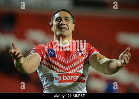 St. Helens, England - 10. Februar 2022 -Sione Mata'utia von St. Helens feiert während der Rugby League Betfred Super League Runde 1 St. Helens gegen katalanische Drachen im Totally Wicked Stadium, St. Helens, UK Dean Williams Stockfoto