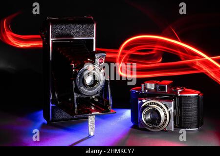 AGFA Anastigmat Jgestar - alte Vintage Analogkamera, Mittelformat mit langer Zeit expsoure / rote Lichter Stockfoto