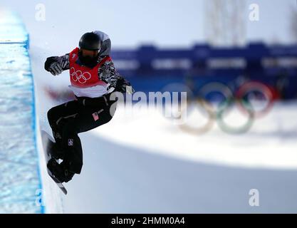 Der US-Amerikaner Shaun White bei seinem zweiten Lauf beim Men's Snowboard Halfpipe Finale am siebten Tag der Olympischen Winterspiele 2022 in Peking im Genting Snow Park H & S Stadium in China. Bilddatum: Freitag, 11. Februar 2022. Stockfoto