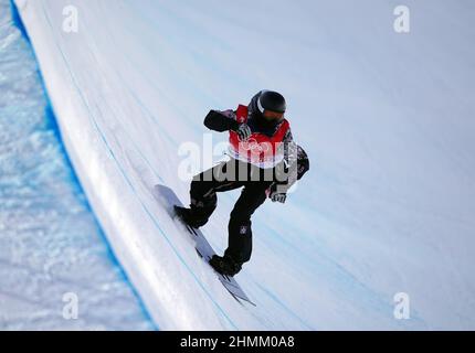 Der US-Amerikaner Shaun White bei seinem zweiten Lauf beim Men's Snowboard Halfpipe Finale am siebten Tag der Olympischen Winterspiele 2022 in Peking im Genting Snow Park H & S Stadium in China. Bilddatum: Freitag, 11. Februar 2022. Stockfoto