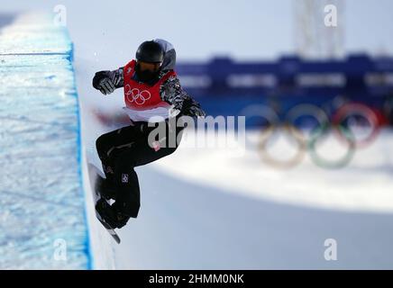 Der US-Amerikaner Shaun White bei seinem zweiten Lauf beim Men's Snowboard Halfpipe Finale am siebten Tag der Olympischen Winterspiele 2022 in Peking im Genting Snow Park H & S Stadium in China. Bilddatum: Freitag, 11. Februar 2022. Stockfoto