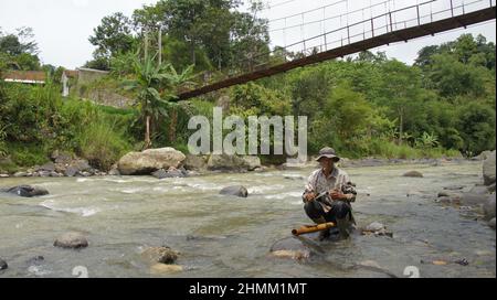 10. Februar 2022, Bogor, West-java, indonesien: Cikaniki River, Das sich in der Nähe der Minen von ANTAM, Pongkor, West Java befindet (Bildquelle: © Denny Pohan/ZUMA Press Wire) Stockfoto