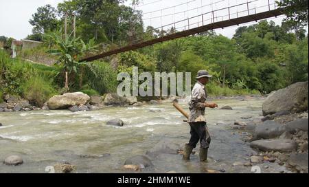 10. Februar 2022, Bogor, West-java, indonesien: Cikaniki River, Das sich in der Nähe der Minen von ANTAM, Pongkor, West Java befindet (Bildquelle: © Denny Pohan/ZUMA Press Wire) Stockfoto