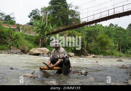 10. Februar 2022, Bogor, West-java, indonesien: Cikaniki River, Das sich in der Nähe der Minen von ANTAM, Pongkor, West Java befindet (Bildquelle: © Denny Pohan/ZUMA Press Wire) Stockfoto