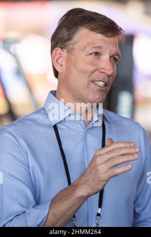 Inglewood, USA. 10th. Februar 2022. Dr. Allen Sills, Chief Medical Officer von NFL, erläutert die Verfahren für Verletzungen und Gehirnerschütterungen im Vorfeld des Super Bowl LVI im SoFi Stadium in Inglewood. Im Stadion südlich von Los Angeles spielen die Los Angeles Rams die Cincinnati Bengals für die NFL-Meisterschaft. Quelle: Maximilian Haupt/dpa/Alamy Live News Stockfoto