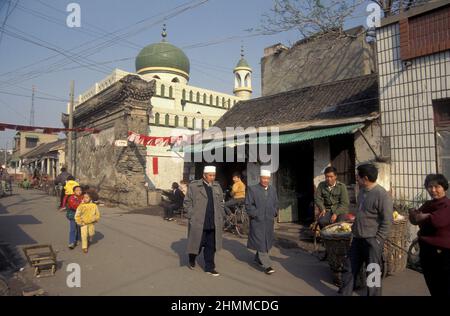 Die Moschee von Kaifeng in der Stadt Kaifeng in der Provinz Henan in China. China, Kaifeng, November 1996 Stockfoto