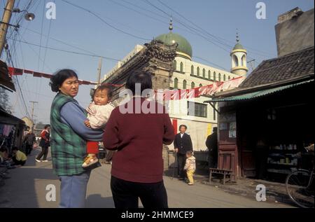 Die Moschee von Kaifeng in der Stadt Kaifeng in der Provinz Henan in China. China, Kaifeng, November 1996 Stockfoto