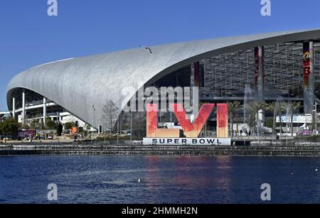 Inglewood, Usa. 11th. Februar 2022. Das Sofi Stadium ist am Donnerstag, den 10. Februar 2022, in Inglewood California zu sehen. Der LVI Super Bowl ist für den Sonntag im Veranstaltungsort geplant. Foto von Jim Ruymen/UPI Credit: UPI/Alamy Live News Stockfoto