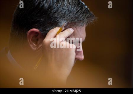 Senator Martin Heinrich, D-NM, blickt auf eine Anhörung des Energie- und Rohstoffausschusses des US-Senats zum Thema sauberer Wasserstoff am Donnerstag, den 10. Februar 2022, im US-Kapitol in Washington, DC, USA. Foto von Bonnie Cash/CNP/ABACAPRESS.COM Stockfoto