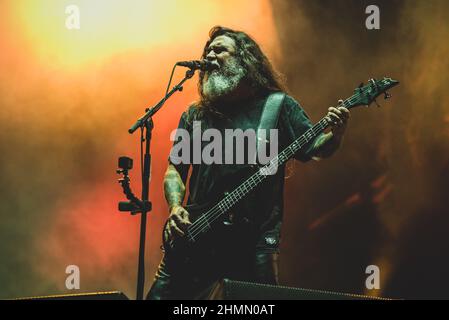 FRANKREICH, CLISSON, HELLFEST FESTIVAL 2017: Tom Araya, Sänger und Bassist der amerikanischen Trash-Metal-Band Slayer, spielt live auf der Bühne für das Abschlusskonzert des Helffest Festivals. Stockfoto