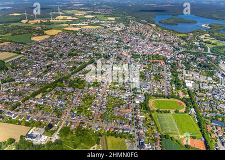 Luftaufnahme, Altstadt mit katholischer St. Sixtus-Kirche, Altstadring, Rathaus Haltern am See, Sportanlage Conzeallee, Blick zum Halterer Stausee, halte Stockfoto