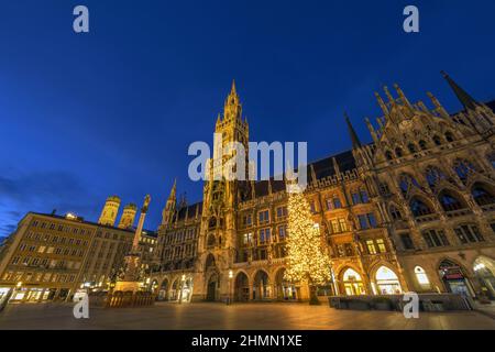 Neues Rathaus am Marienplatz zur Weihnachtszeit, Komponieren, Deutschland, Bayern, München Stockfoto