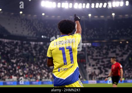 Turin, Italien. 10th. Februar 2022. Juan Cuadrado von Juventus FC zeigt sich während des Coppa Italia-Spiels zwischen Juventus FC und uns Sassuolo am 10. Februar 2022 im Allianz Stadium in Turin, Italien. Quelle: Marco Canoniero/Alamy Live News Stockfoto