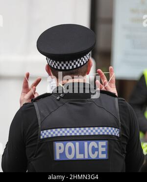 Polizeibeamte im Dienst in Winchester, Hampshire, Großbritannien Stockfoto