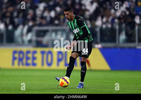 Ruan Tressoldi von uns Sassuolo kontrolliert den Ball beim Coppa Italia-Spiel zwischen Juventus FC und uns Sassuolo am 10. Februar 2022 im Allianz Stadium in Turin, Italien. Stockfoto