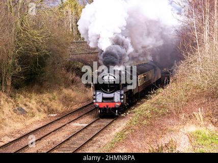 Von Loughborough aus fährt ein Personenzug mit Dampfzug nach Quorn Stockfoto