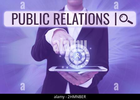 Textunterschrift mit Darstellung von Public Relations. Wort für Praxis Verwaltung der Verbreitung von Informationen zwischen einzelnen Lady drücken Bildschirm des Mobiltelefons Stockfoto
