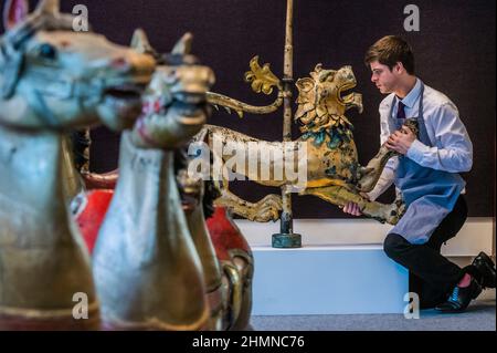 London, Großbritannien. 11th. Februar 2022. Vorschau auf Bonhams' The Connoisseur's Library im Verkaufsraum von Knightsbridge. Der Verkauf selbst findet vom 15. Bis 16th. Februar in Knightsbridge statt. Kredit: Guy Bell/Alamy Live Nachrichten Stockfoto