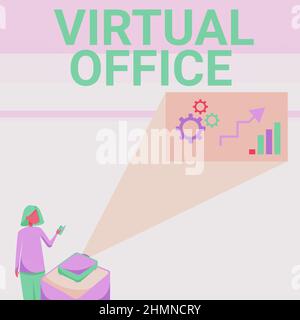 Schreiben mit Text Virtual Office. Internet-Konzept Teil der flexiblen Arbeitsplatzindustrie ohne festen Platz Lady Standing Holding Projector Stockfoto