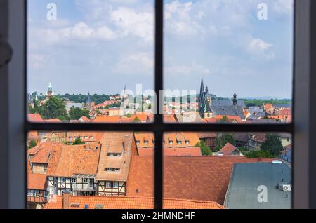 Quedlinburg, Sachsen-Anhalt, Deutschland: Von der Schlossschänke aus haben Sie einen herrlichen Blick über die Weltkulturerbe-Stadt. Stockfoto