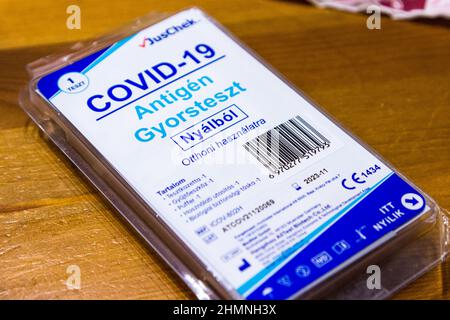 COVID-19-Paket für Antigenschnelltestgeräte, Ungarisch Stockfoto