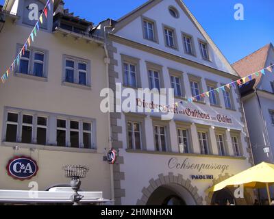 Feldkirch, Österreich, 26. Februar 2019 traditionelle Architektur in der Altstadt an einem sonnigen Tag Stockfoto