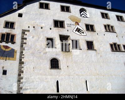 Werdenberg, Schweiz 26. Februar 2019 Fassade des beliebten alten Schlosses an einem sonnigen Tag Stockfoto